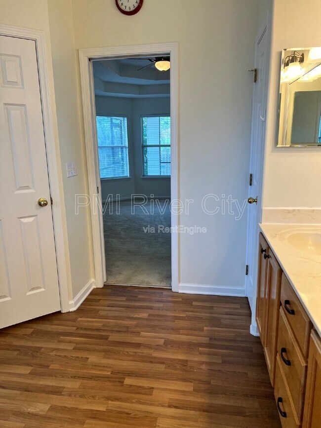 Building Photo - 2480 Ridge Will Dr