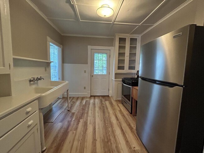 Building Photo - 14 Crombie St