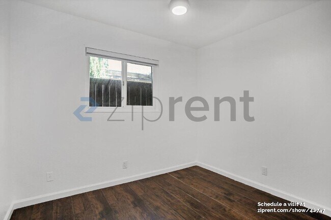 Building Photo - 132 W 18th St