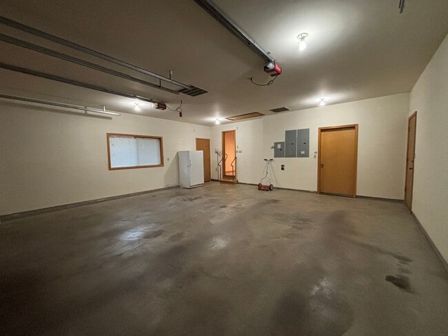 Building Photo - Stunning 3 Bed/ 2.5-Bath Home on the River...
