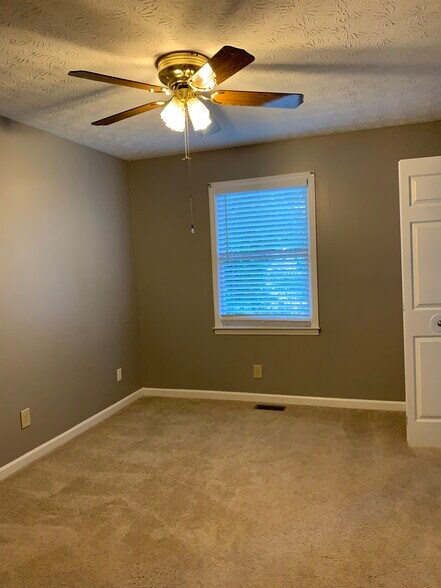 Bedroom - 1740 Brompton Square