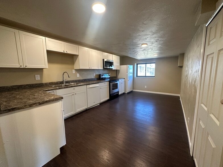 Building Photo - 6515 Last Light Ct