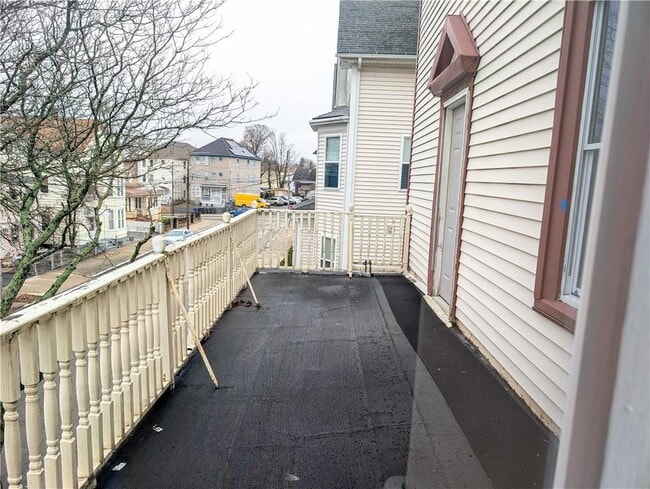 Building Photo - 53 Bancroft St