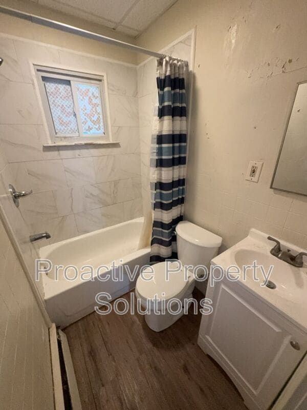 Building Photo - 532 Alder St