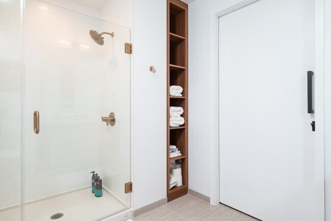 Building Photo - 212 Stuart St