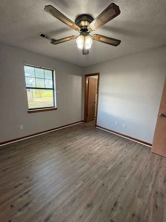 Building Photo - 40 Yarber St