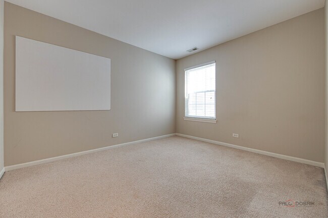 Building Photo - 2487 Dickens Dr