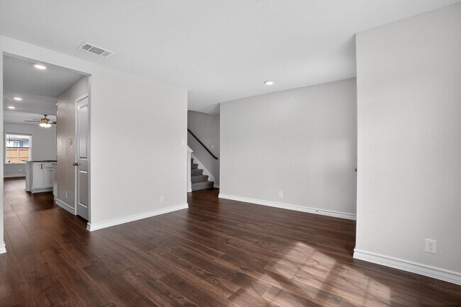 Building Photo - Spacious 5BR Home with Game Room, First-Floor Primary Suite & Appliances Included