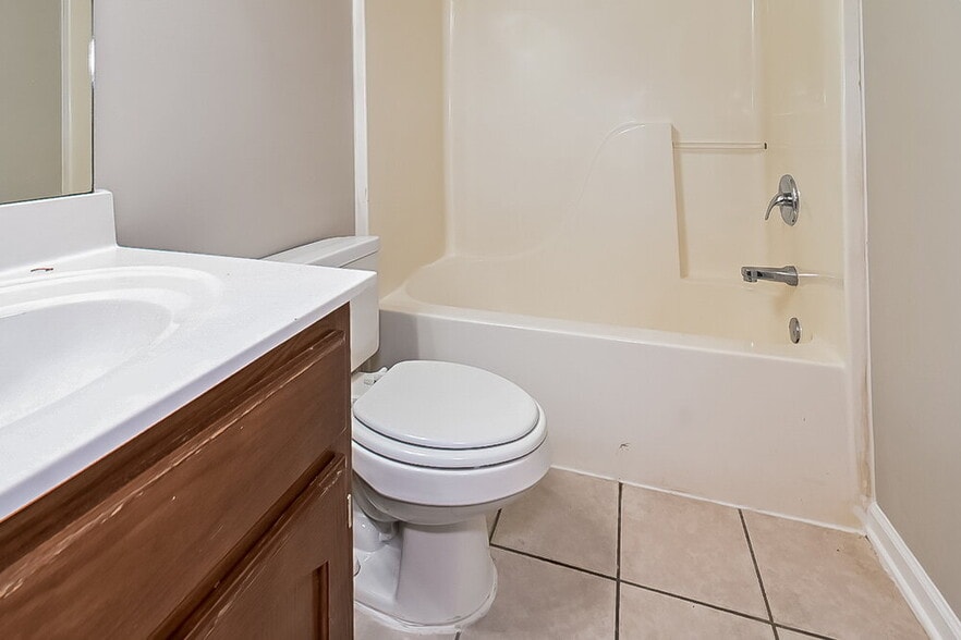 Building Photo - 216 Fawn Dr N