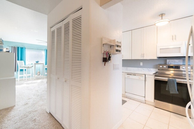 Building Photo - 545 Ocean Park Ln