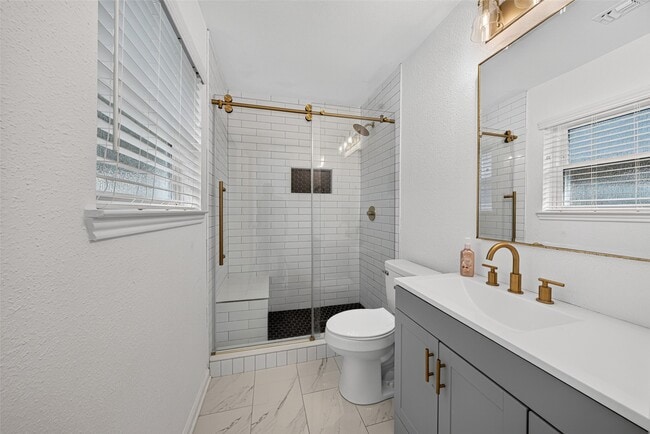 Building Photo - 17006 Enchanted Cir E