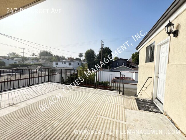 Building Photo - 247 Roycroft Ave