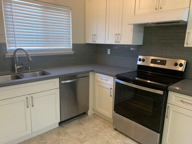 Building Photo - Rent Reduced-Won’t Last Long!!!