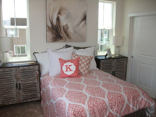 Building Photo - New Townhouse 3 bed 3.5 bath In South San ...
