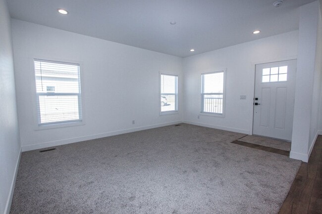 Building Photo - New Manufactured Home in Paudlen