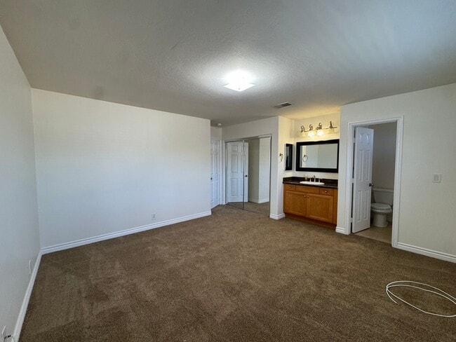Building Photo - Renovated House for Rent