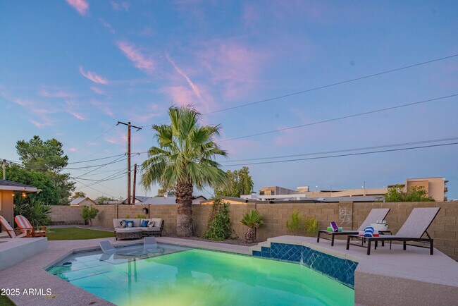 Building Photo - 2101 N 70th Pl