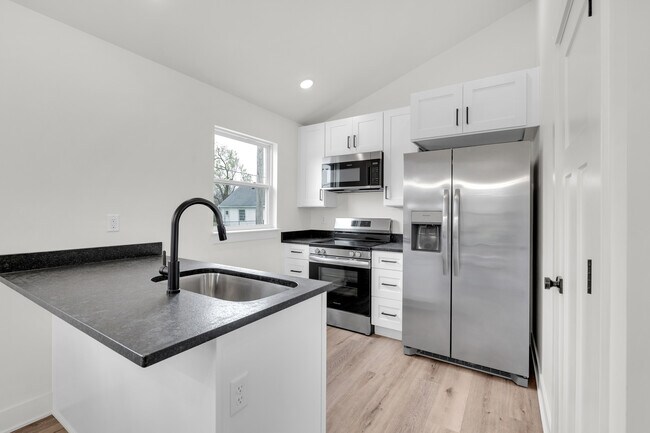 Building Photo - 2041 N Dexter St