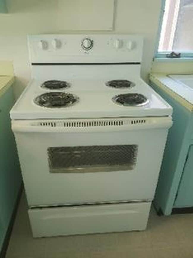 Building Photo - STUDENTS WELCOME! 4 Bed 2 Bath House 1 Block North of CSU