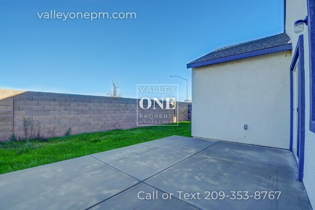 Building Photo - LIKE-NEW SOLAR POWERED HOME, BUILT 2022