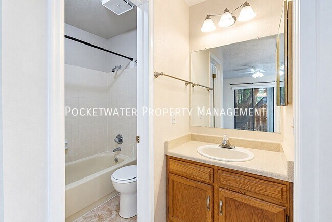 Building Photo - 6225 Willow Ln