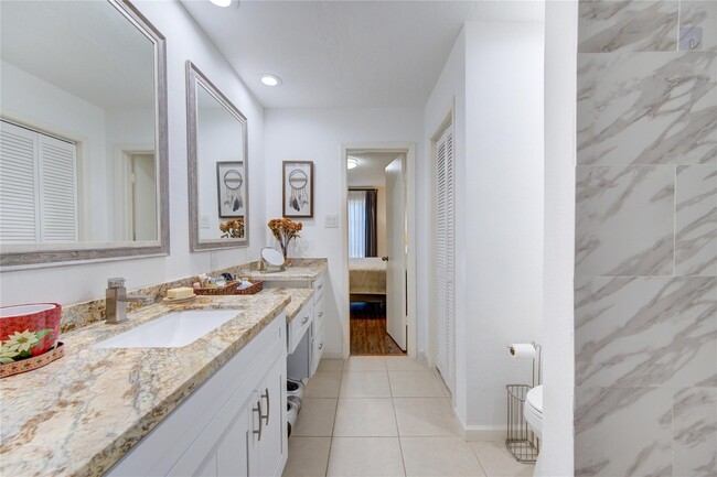 Building Photo - 1901 S Voss Rd