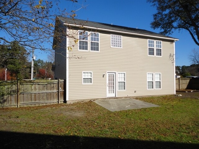 Building Photo - 645 Commander Dr