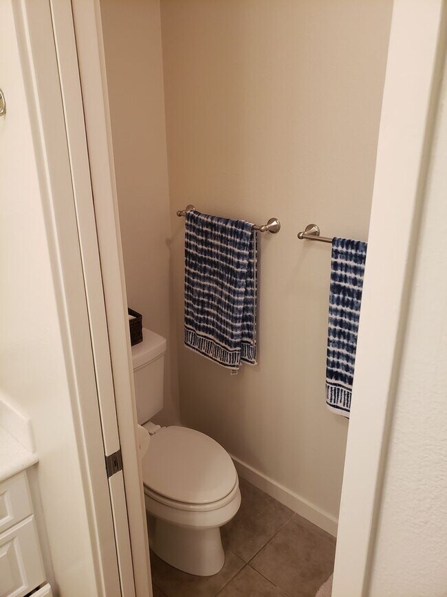 Building Photo - Fully furnished  1 year lease max. , 2 bedroom, 2 bath 2nd floor unit in the Poinciana Manor