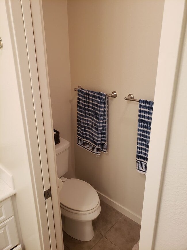 Building Photo - Fully furnished  6 month  lease , 2 bedroom, 2 bath 2nd floor unit in the Poinciana Manor