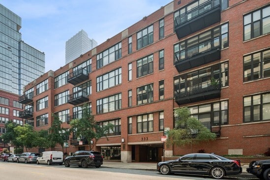 Primary Photo - 333 W Hubbard St