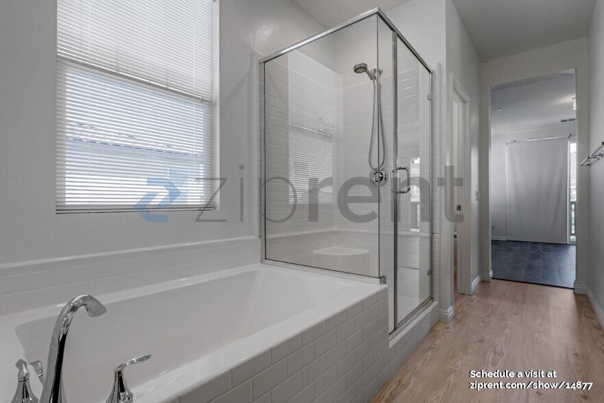 Building Photo - Unit