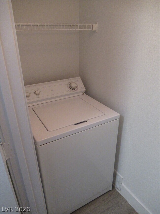 Building Photo - 555 E Silverado Ranch Blvd