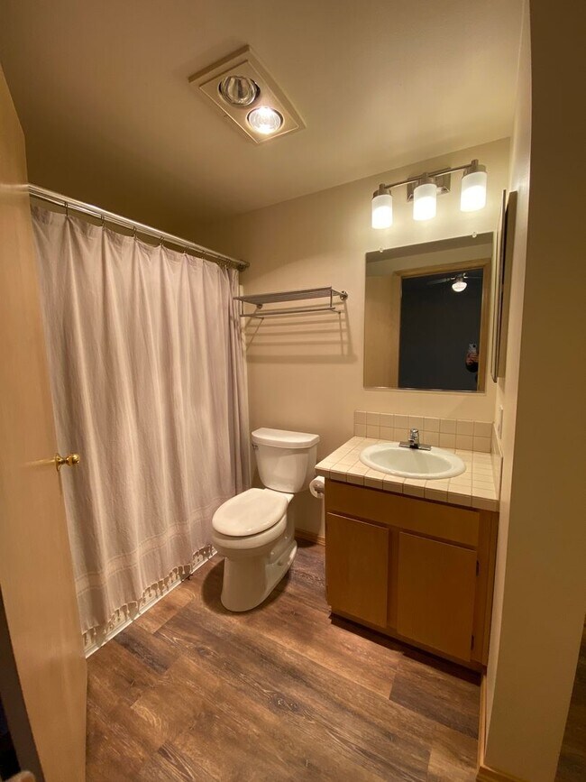 Building Photo - 2 bedroom | 2 Bath Condo in Hood River