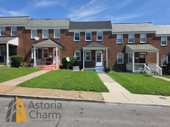 Building Photo - 1015 Lyndhurst St