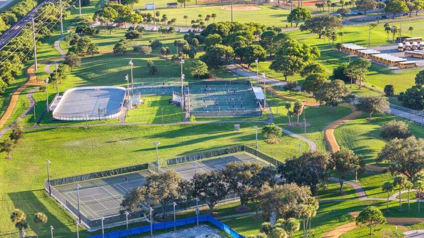 Building Photo - 1096 SW 27th Ave