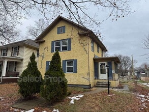 Building Photo - 2927 Hoagland Ave