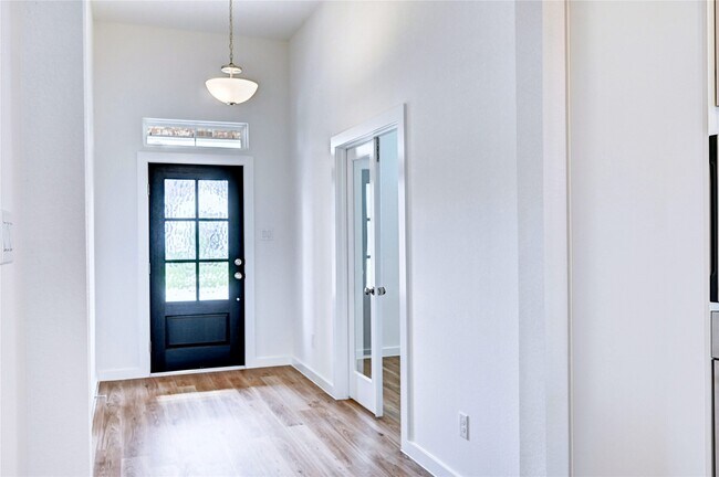 Building Photo - 8403 Oceanmist Cv Dr