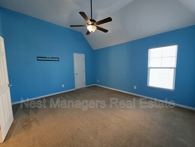 Building Photo - 825 Running Horse Ln