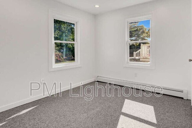 Building Photo - 128 Lockwood Ave