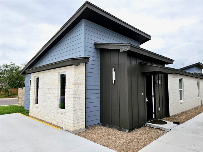 Building Photo - 4004 Jenna Ln