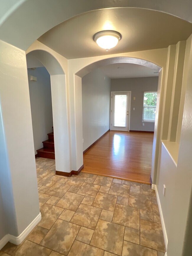 Building Photo - 3006 Tresselwyck Ln