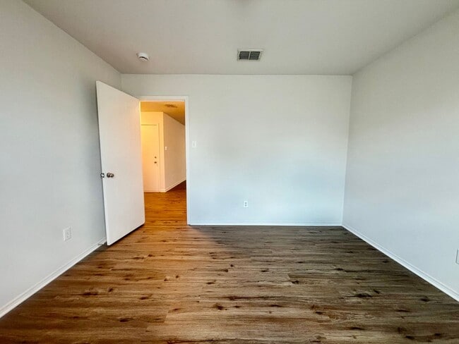 Building Photo - Updated and ready for occupancy