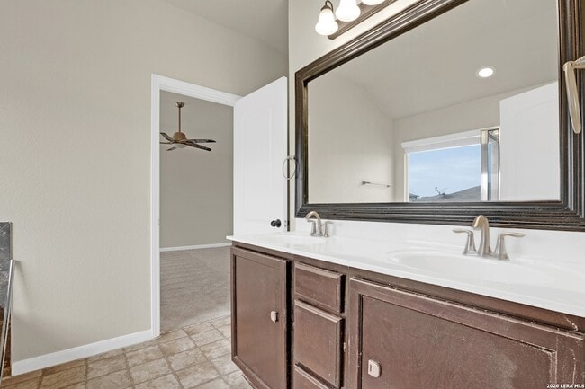 Building Photo - 226 Goldenrod Dr