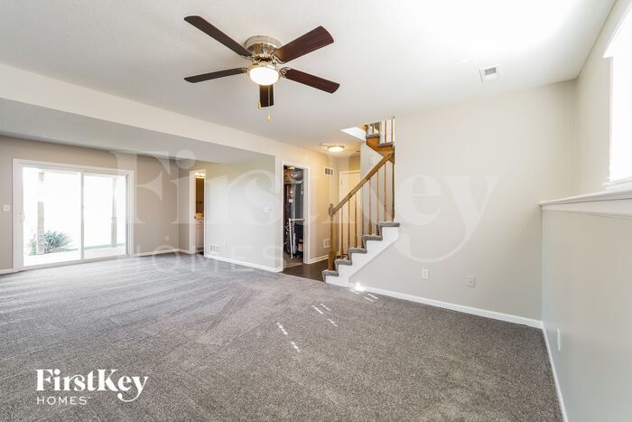 Building Photo - 1114 Camelot Dr