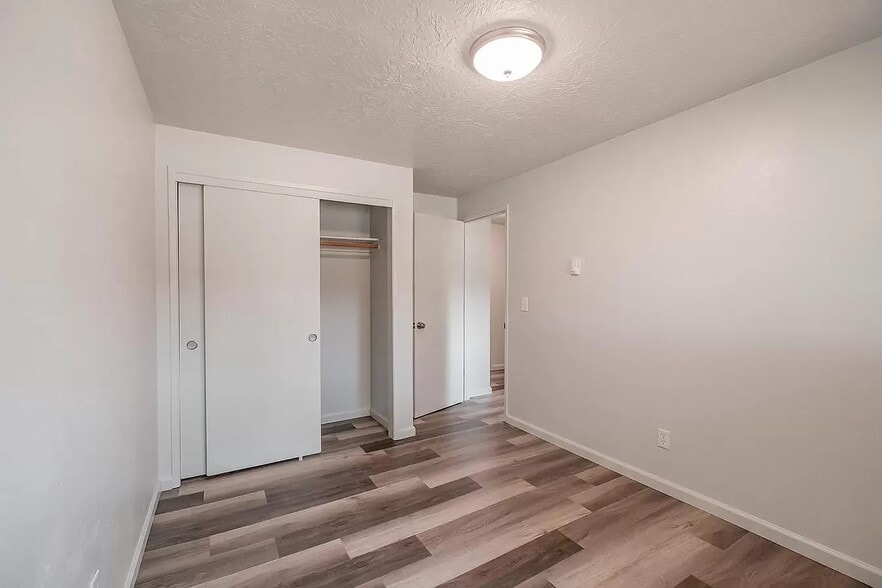 Building Photo - 3609 White Oak Ct NE