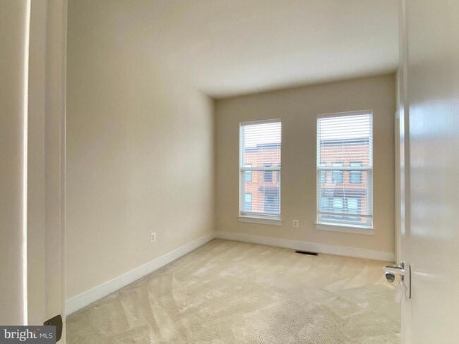 Building Photo - 924 King Farm Blvd