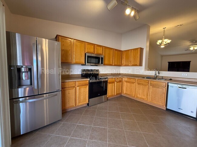 Building Photo - 9332 W Morrow Dr