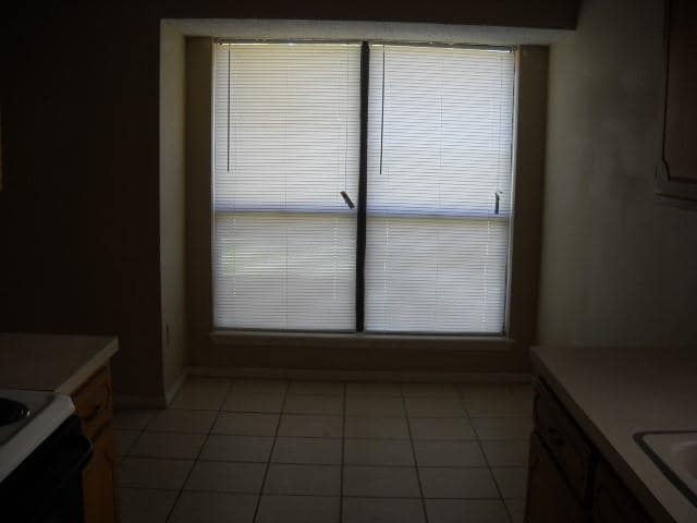 Building Photo - 742 Chaucer Dr