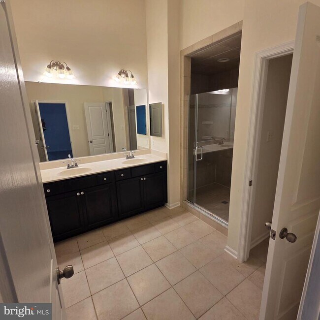 Building Photo - 7825 Rappaport Dr