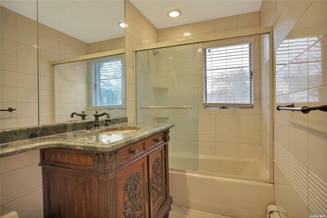 Building Photo - 260 Oak Ridge Ln